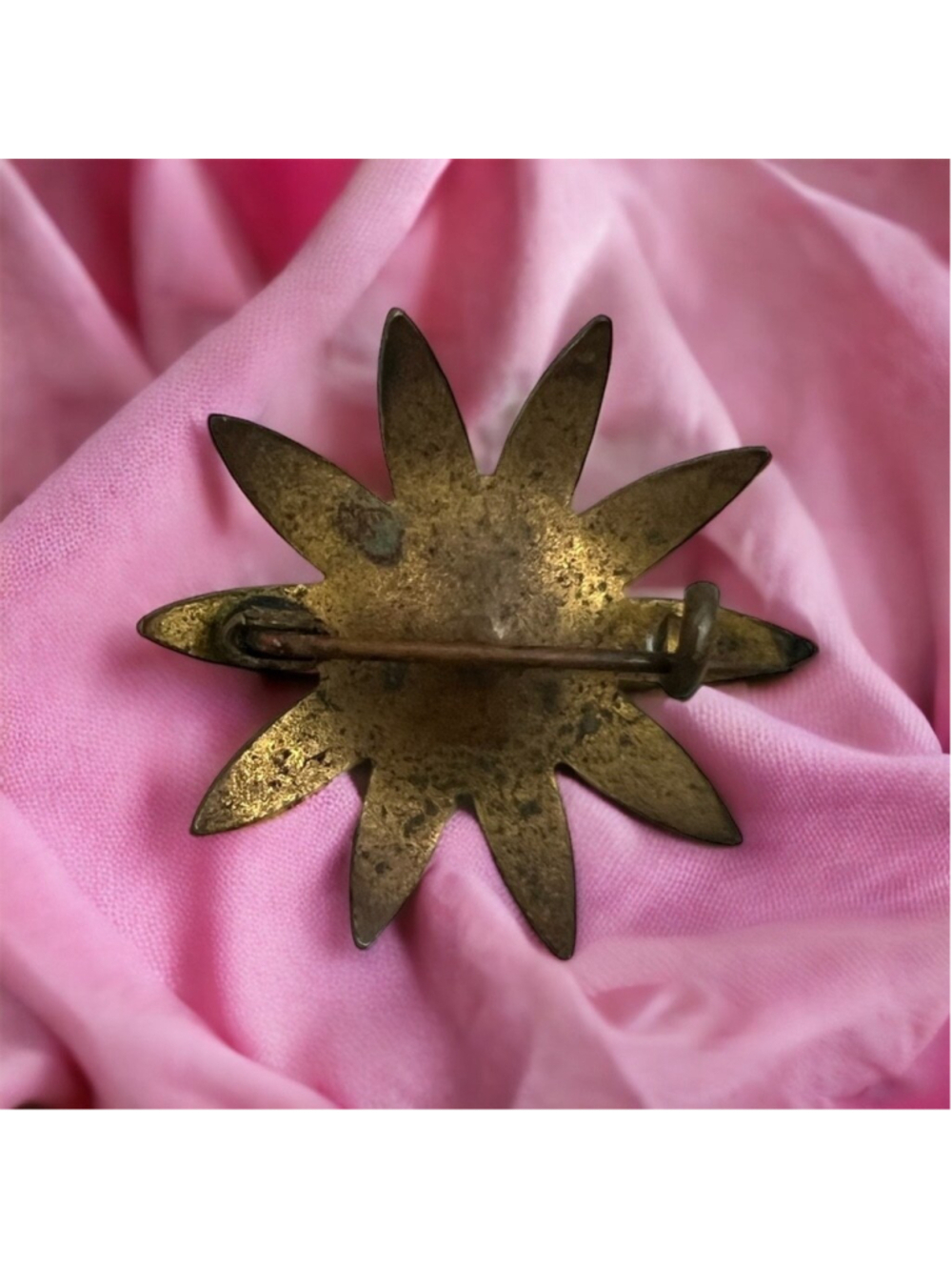Vintage Pink and White Daisy Brooch BOHO Daisy pin, hippie daisy pin, flower Pin - Picture 2 of 2